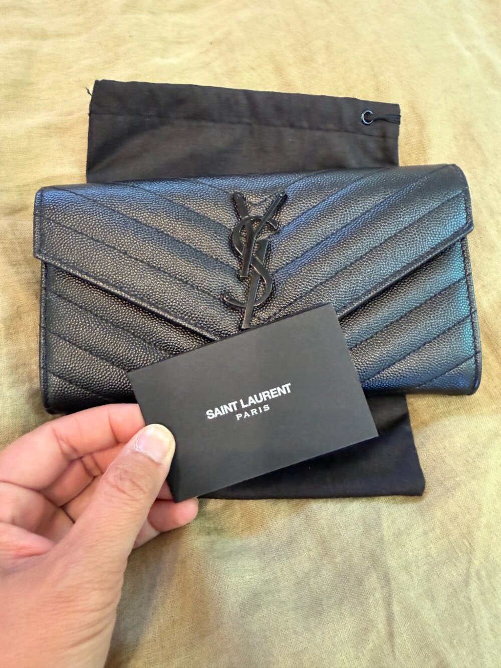 Yves Saint Laurent CASSANDRE MATELASSÉ envelope wallet in grain leather - Picture 8 of 8
